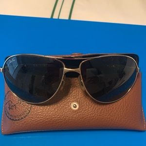 😎RayBan Polarized Sunglasses with Case😎